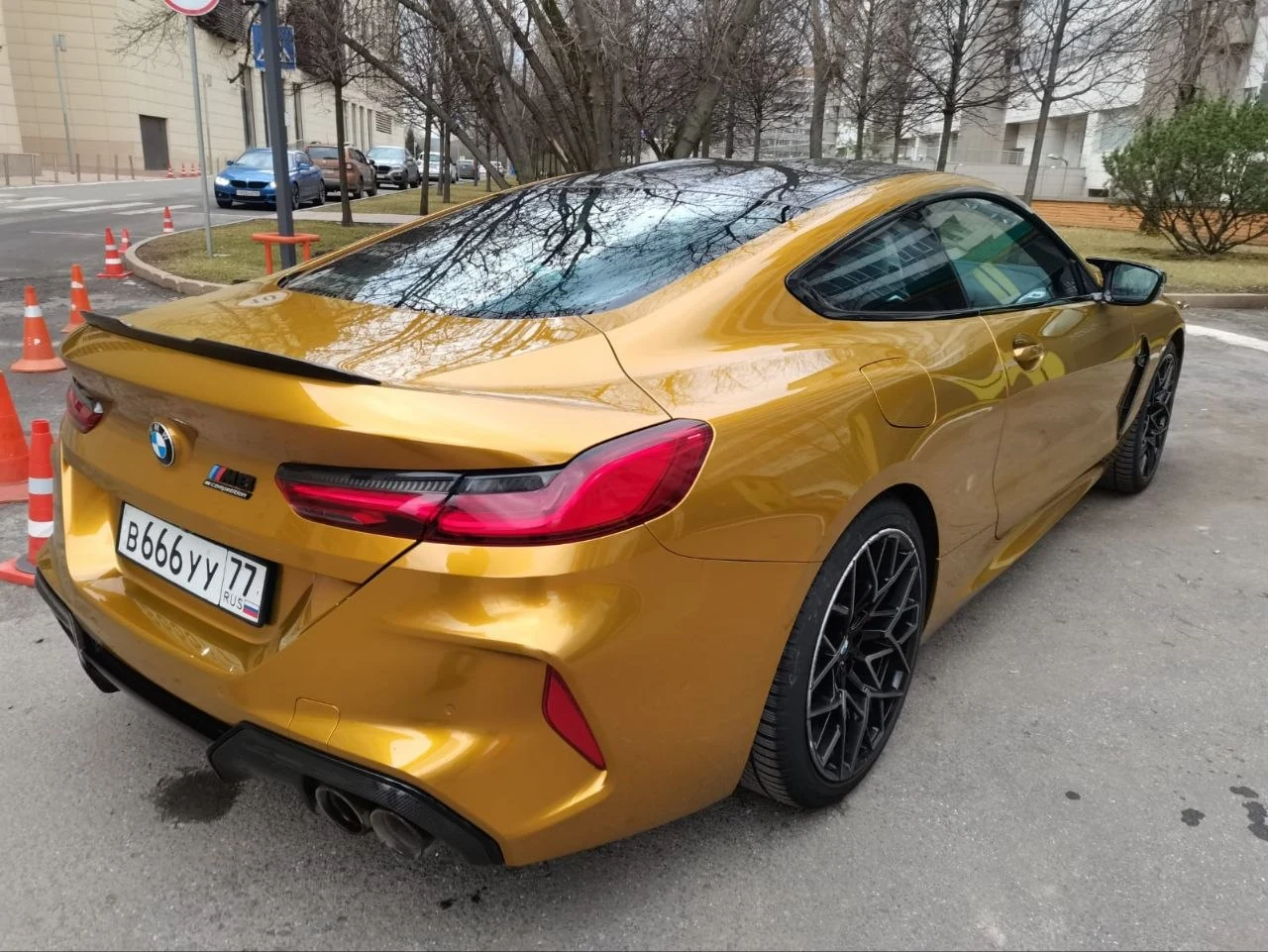 BMW M8 — задняя часть и детали кузова