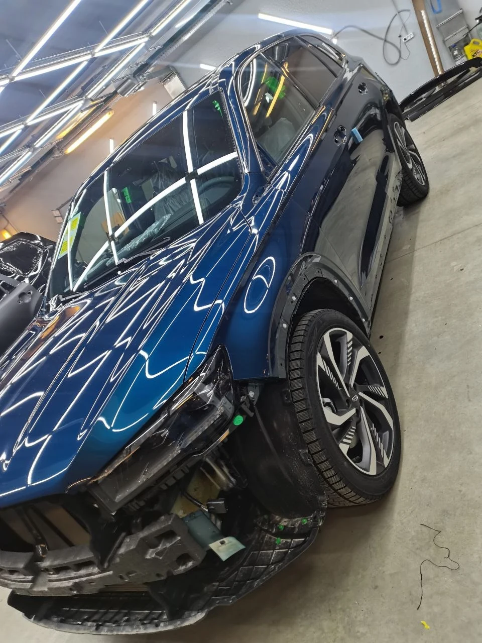 Geely Monjaro в работе — подготовка кузова