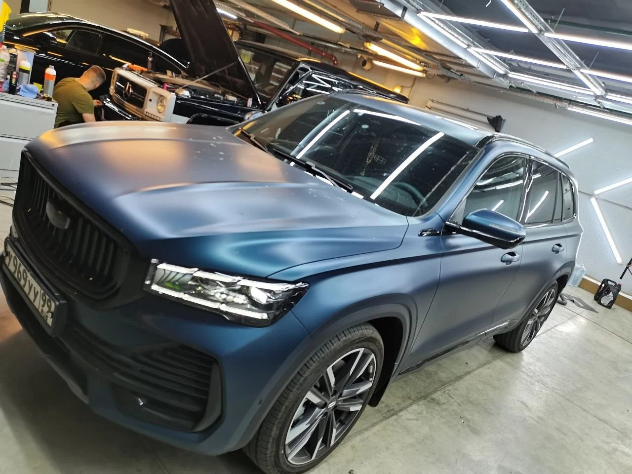 Geely Monjaro — матовый кузов, вид спереди