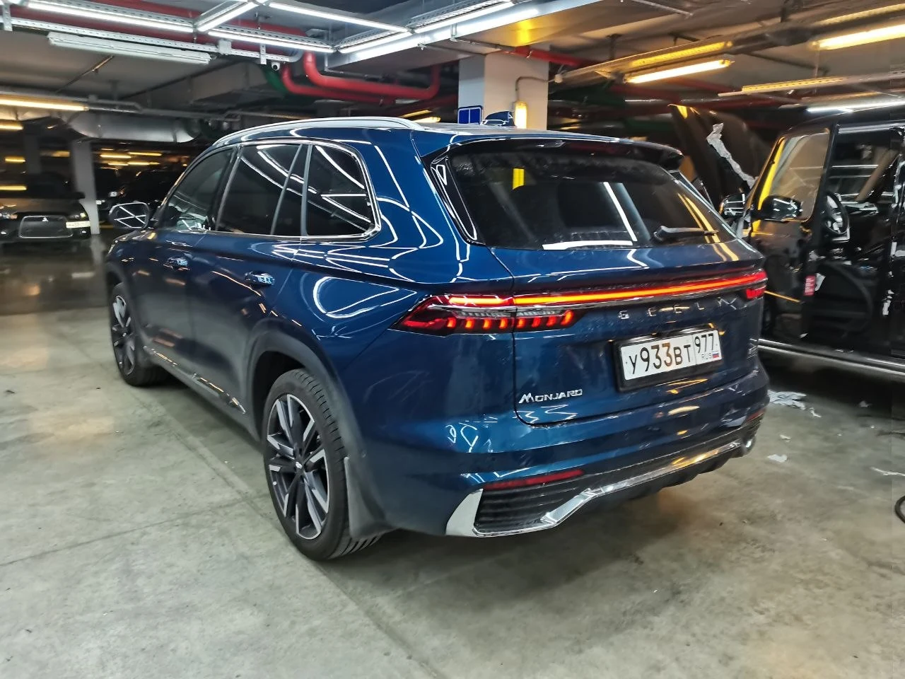 Глянцевый Geely Monjaro — задняя часть кузова
