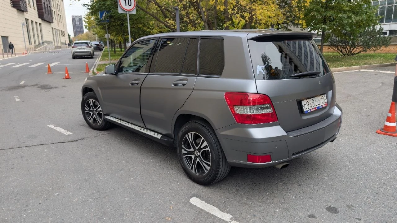 Mercedes-Benz GLK — вид сзади и сбоку
