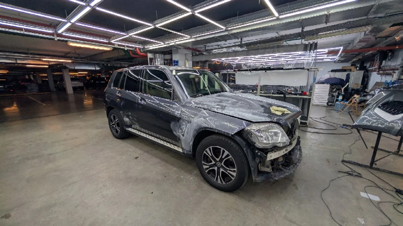 Mercedes-Benz GLK — этап оклейки со снятым бампером